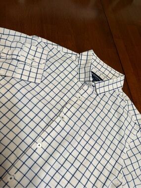 Mizzen+Main Leeward Button Down Shirt Mens M  Plaid No Tuck Trim Fit White Blue